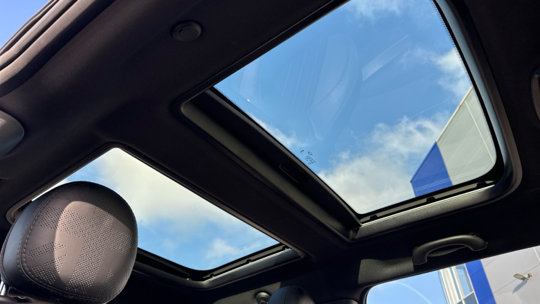 MINI Hatchback 1.5 Cooper Exclusive 3dr Auto Petrol Hatchback